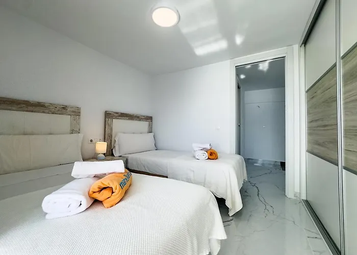 Skol 617 Beachfront Two-bedrooms Duplex With Sea Views アパート マルベーリャ
