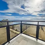 Skol 617 Beachfront Two-bedrooms Duplex With Sea Views *