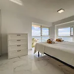 Skol 617 Beachfront Two-bedrooms Duplex With Sea Views