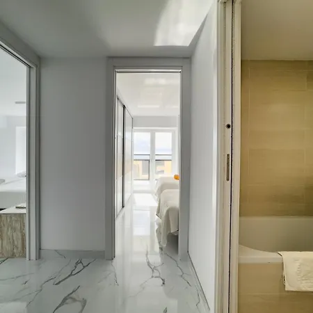 Skol 617 Beachfront Two-bedrooms Duplex With Sea Views *