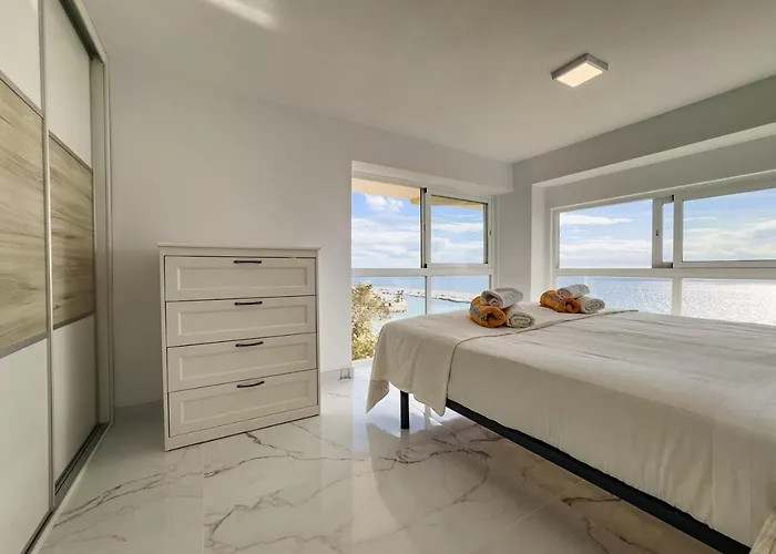 Skol 617 Beachfront Two-bedrooms Duplex With Sea Views